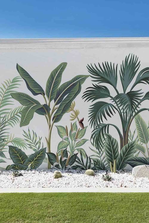 mural pintado a mano de palmeras en la pared