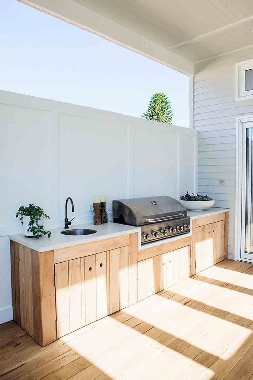 Barbacoa exterior integrada de madera